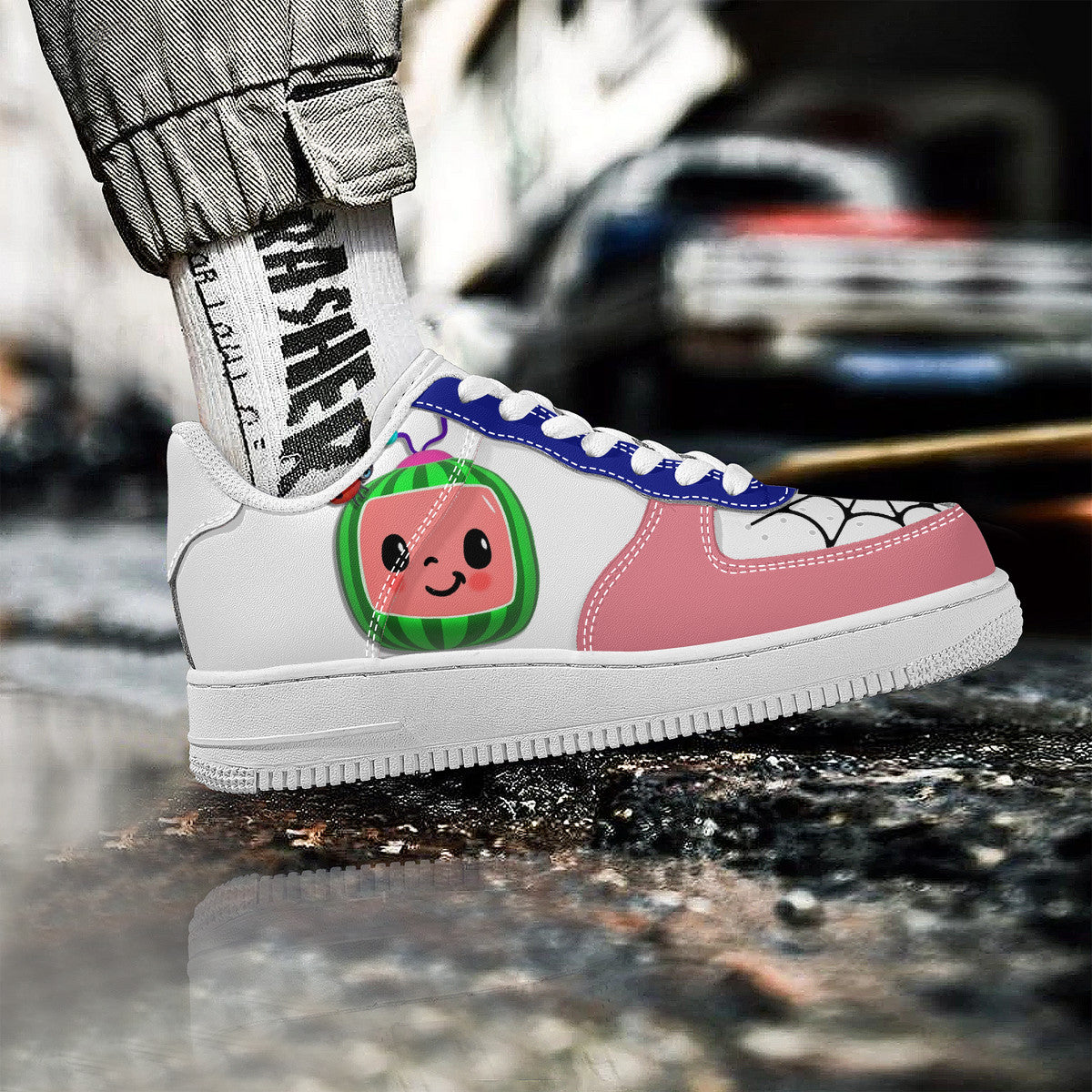 SF_F8 Low Top Unisex Sneaker