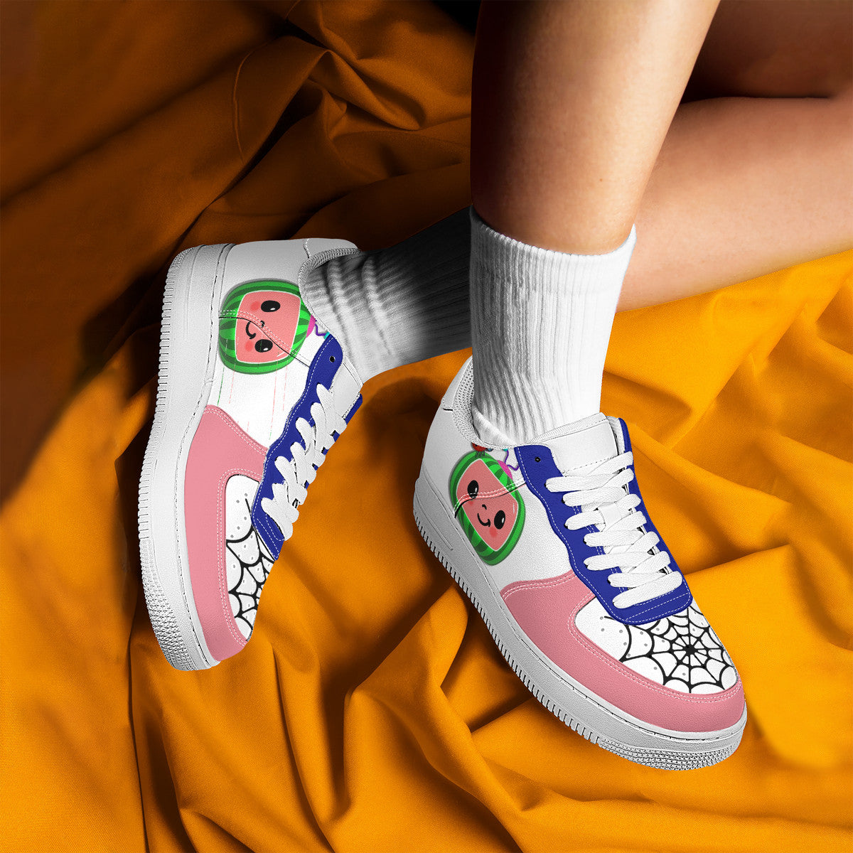 SF_F8 Low Top Unisex Sneaker